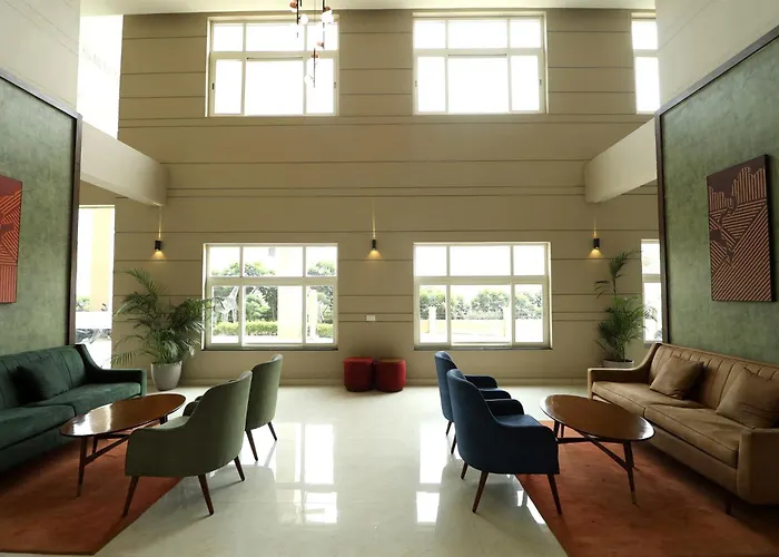 Studio Apartment By La Valentino Near Expo Mart