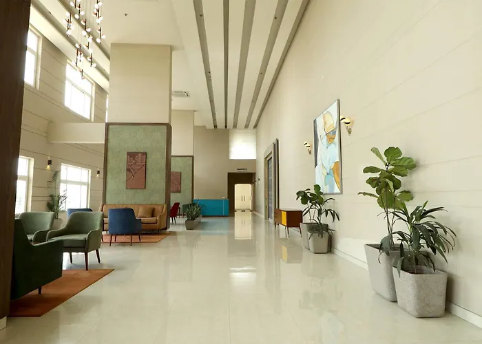 Studio Apartment By La Valentino Near Expo Mart