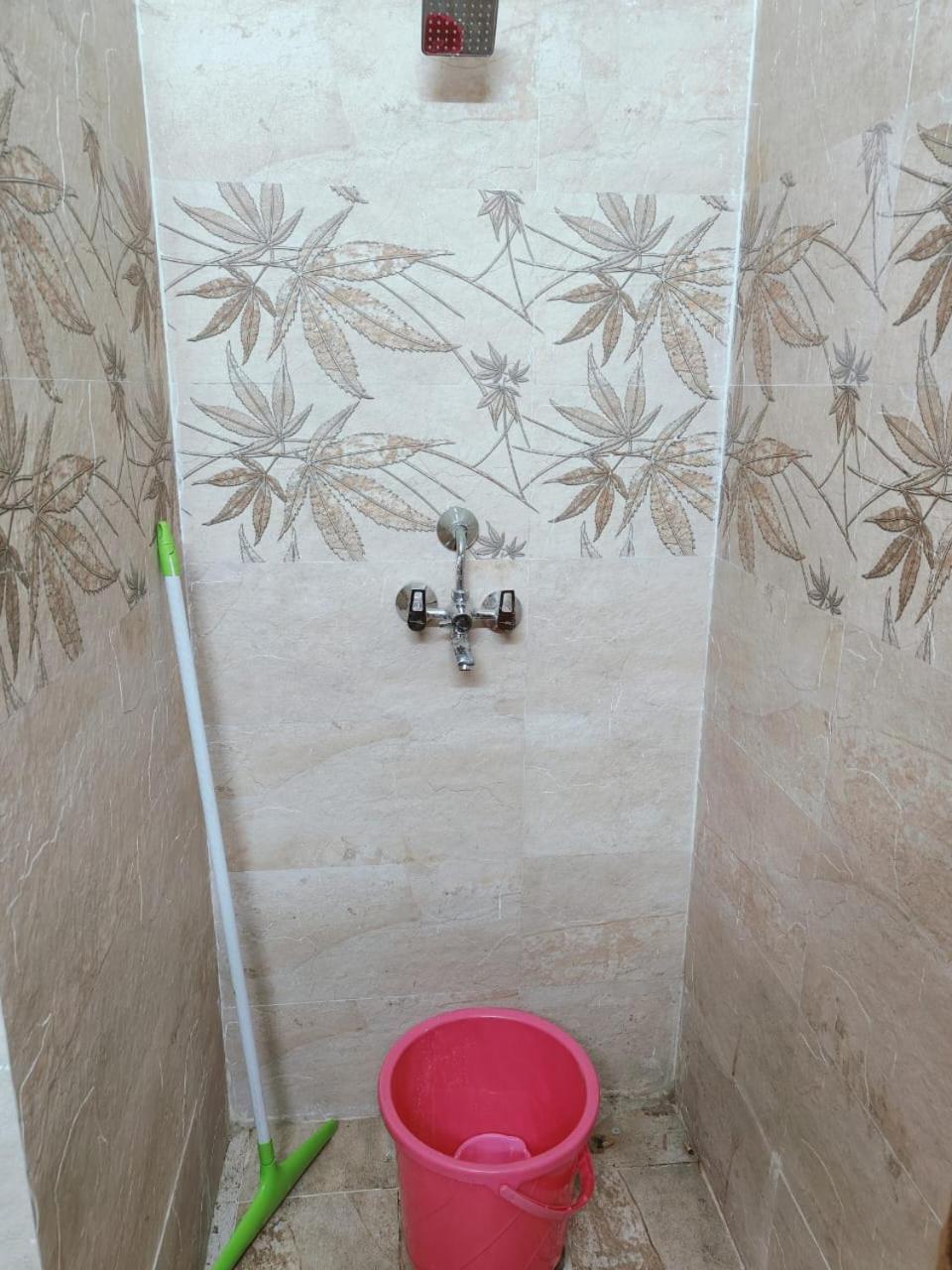 Apartment Studio Apartment By La Valentino Near Expo Mart
