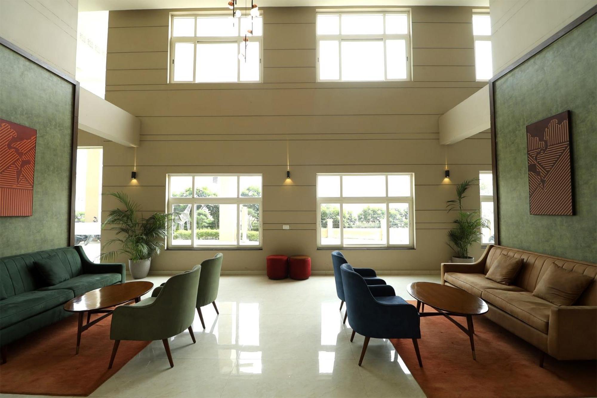 Studio Apartment By La Valentino Near Expo Mart