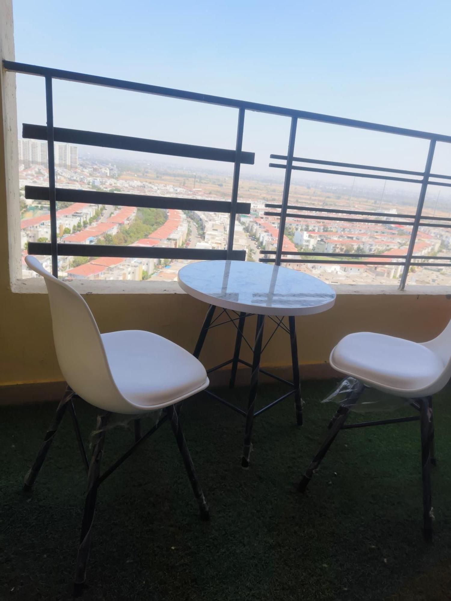 Studio Apartment By La Valentino Near Expo Mart Apartment *