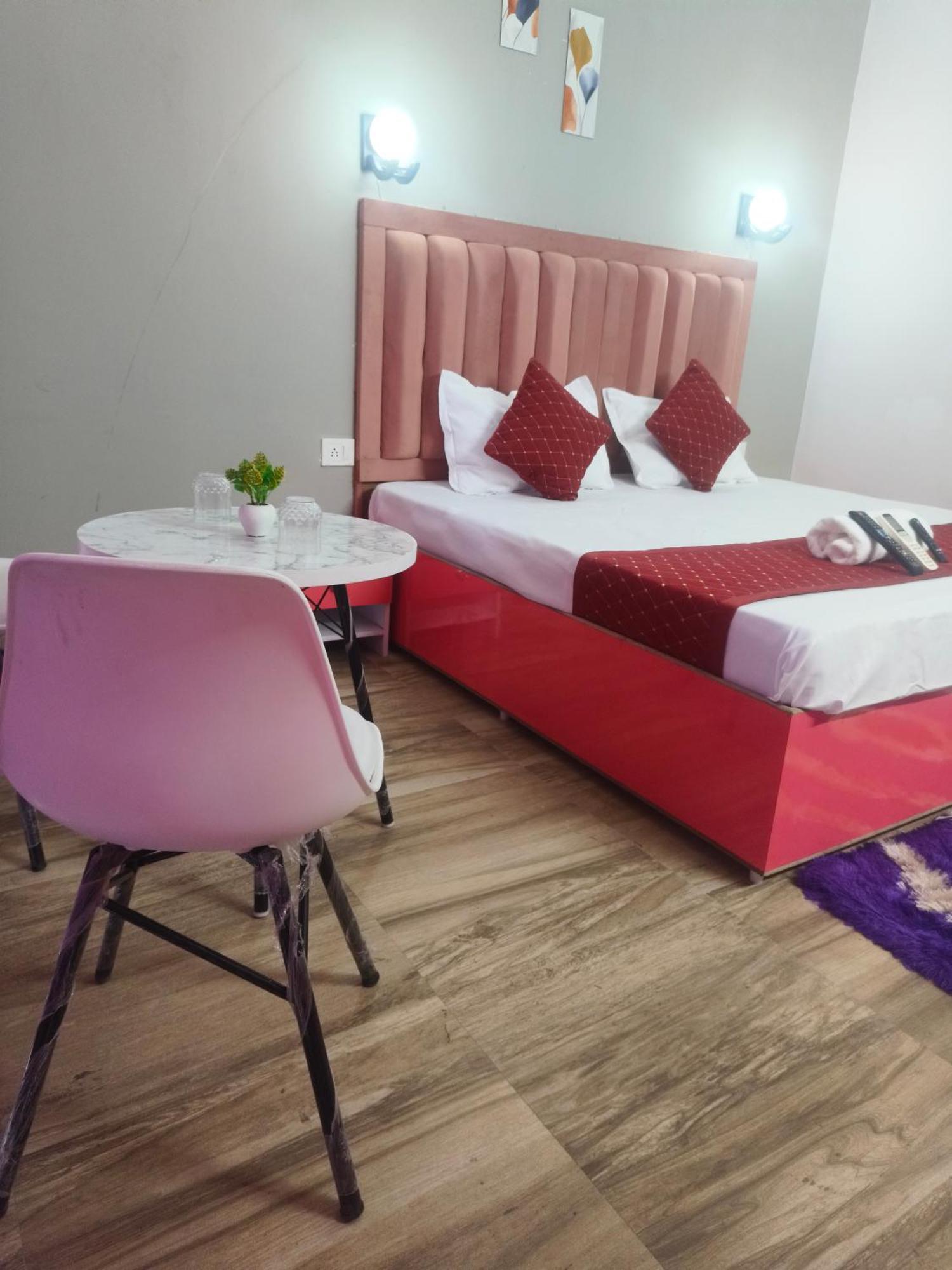 Studio Apartment By La Valentino Near Expo Mart Apartment