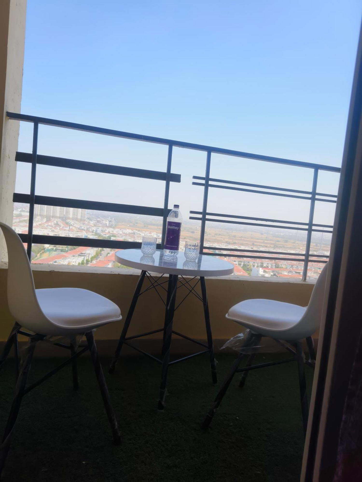 Apartment Studio Apartment By La Valentino Near Expo Mart