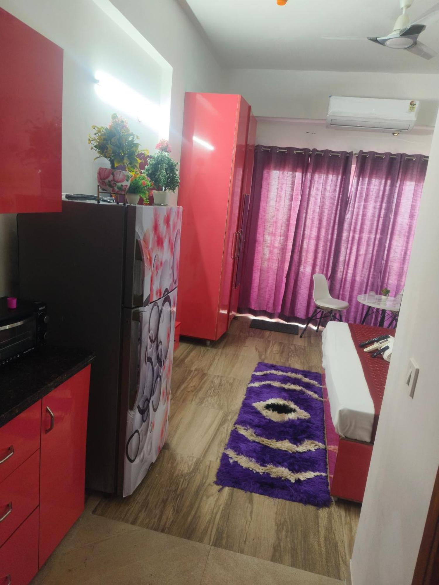 Studio Apartment By La Valentino Near Expo Mart Apartment *