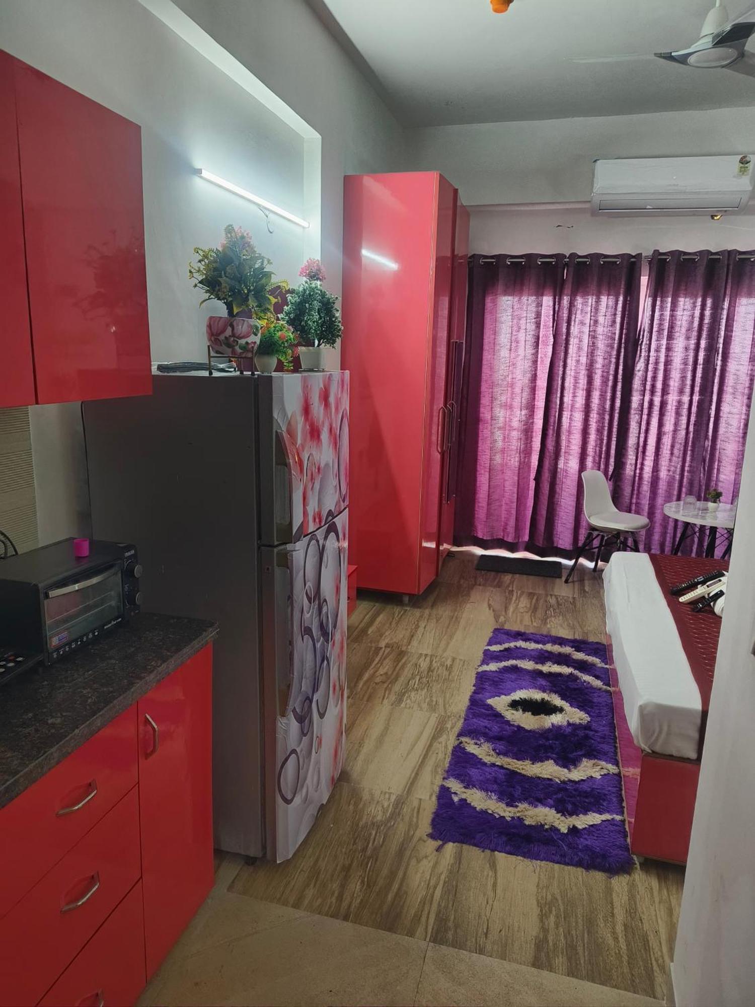 Studio Apartment By La Valentino Near Expo Mart *
