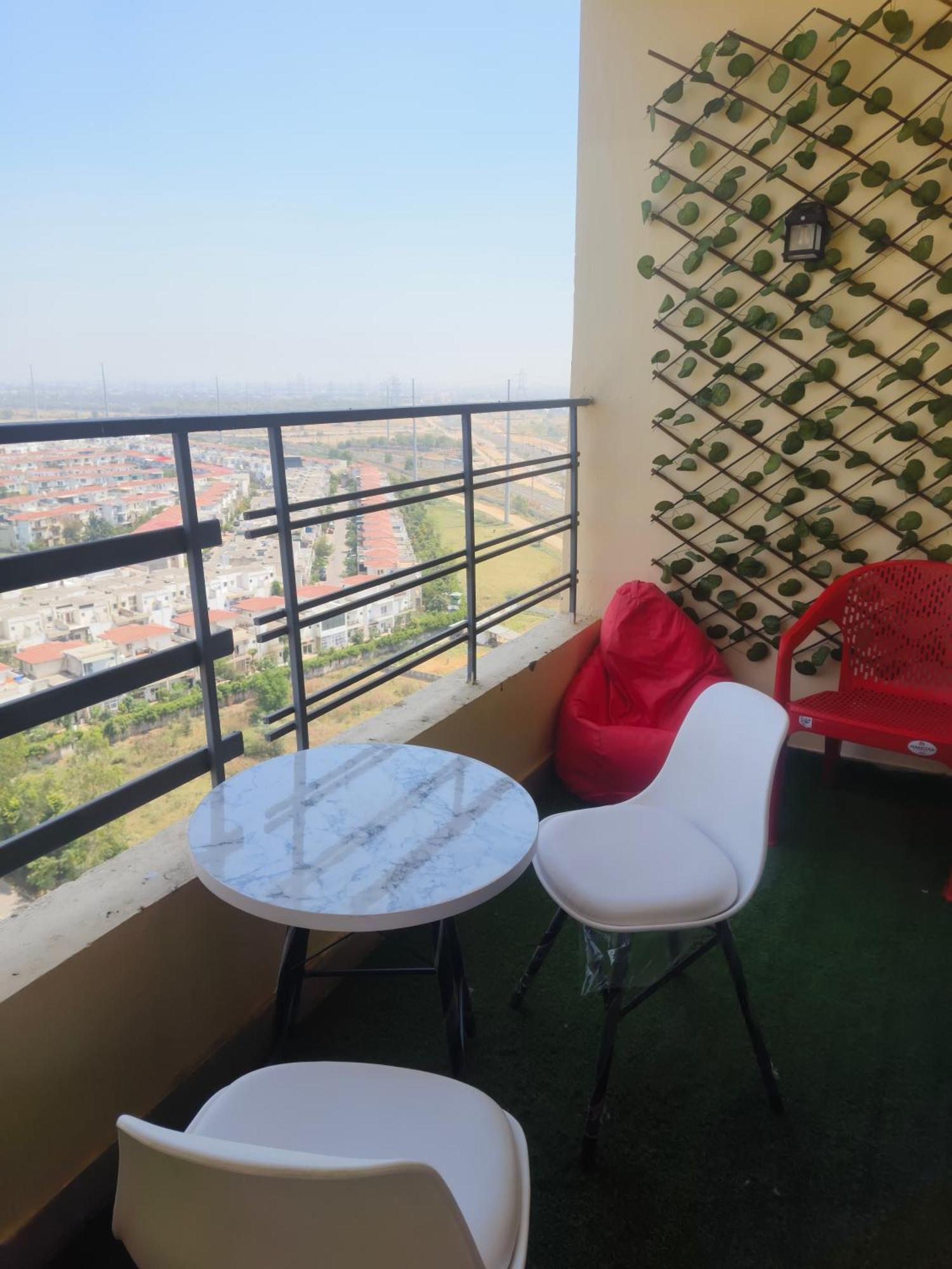 Apartment Studio Apartment By La Valentino Near Expo Mart *